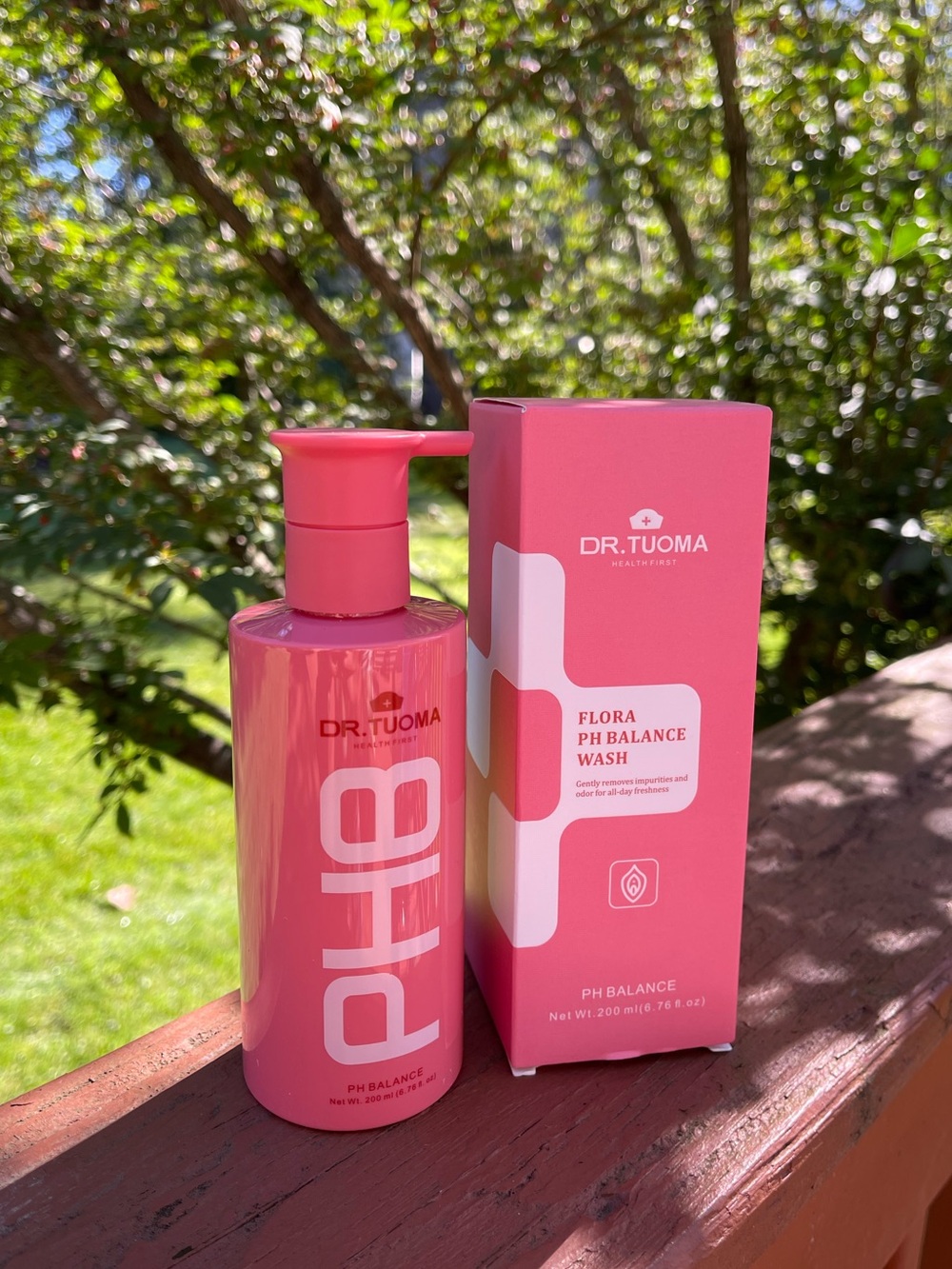 Dr. Tuoma Flora pH Balance Wash - Pink Pump Bottle
